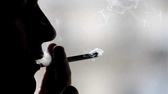 Απαγόρευση καπνίσματος και στις παιδικές χαρές – Πότε θα εφαρμοστεί καθολικά ο αντικαπνιστικός νόμος