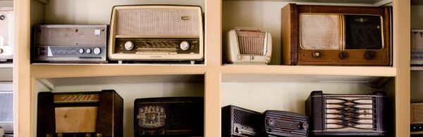 ΕΜΘ, ομιλία Χάρρη Σαρρή, μουσική