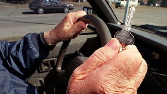Διπλώματα οδήγησης σε ηλικιωμένους: Οι γιατροί θα αποφασίζουν ποιοι μπορούν να οδηγούν