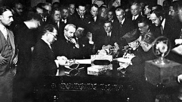 ΣΥΝΘΗΚΗ ΤΗΣ ΛΩΖΑΝΗΣ. ΣΥΝΘΗΚΗ ΕΙΡΗΝΗΣ ΥΠΟΓΡΑΦΕΙΣΑ ΤΗΝ 24 ΙΟΥΛΙΟΥ 1923