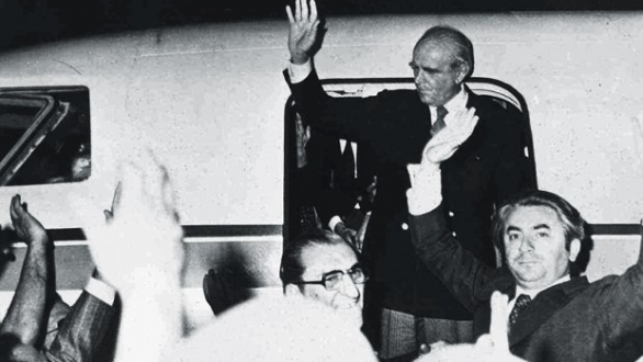 Η αποκατάσταση της δημοκρατίας στην Ελλάδα.24 Ιουλίου 1974