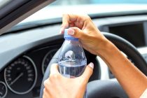 Γιατί είναι πολύ σημαντικό να πίνεις νερό όταν οδηγείς