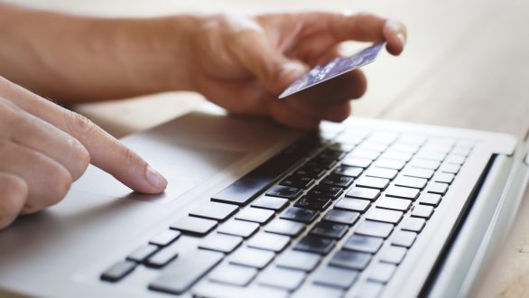 Τι αλλάζει στις αγορές στο internet με κάρτα