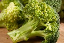 Μπρόκολο με παρμεζάνα και γιαούρτι στο φούρνο