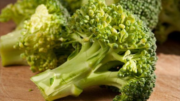 Μπρόκολο με παρμεζάνα και γιαούρτι στο φούρνο