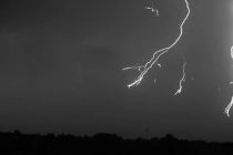 Καιρός: Έπεσαν 27.000 κεραυνοί