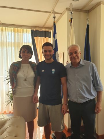 Αφαίρεση όρου: ΔΔημοσθένης Μιχαλεντζάκης