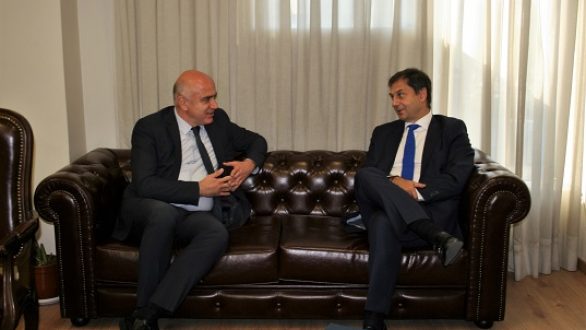 Η ανάπτυξη του τουρισμού στην ΠΑΜΘ στο επίκεντρο της συνάντησης Θεοχάρη – Μέτιου