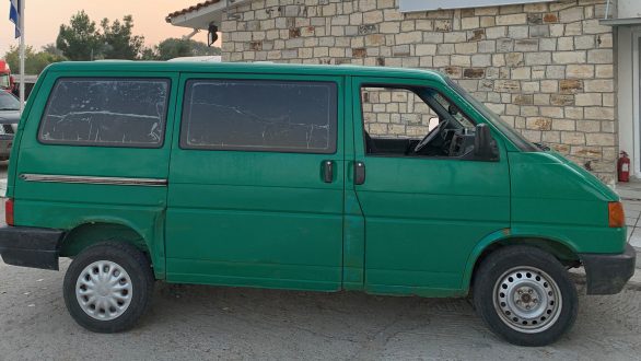 Σύλληψη διακινητή που μετέφερε 26 άτομα με φορτηγάκι στον Κόμβο Καστανεών