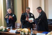 Ο καθηγητής του ΔΠΘ Μ.Γ. Βαρβούνης αναγορεύθηκε επίτιμος διδάκτορας του Πανεπιστημίου του Βουκουρεστίου στη Ρουμανία