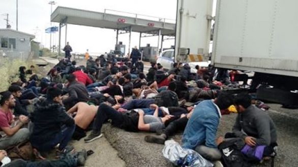 Ξάνθη:Φορτηγό μετέφερε 100 μετανάστες οι οποίοι τραυματίστηκαν κατά την προσπάθεια να διαφύγουν της σύλληψης