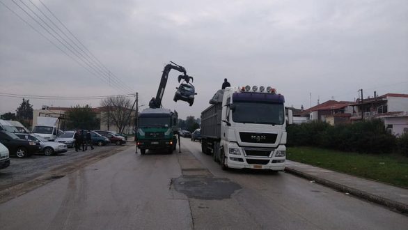 Απομακρύνονται τα εγκαταλελειμμένα και κατασχεμένα οχήματα από την πόλη του Σουφλίου