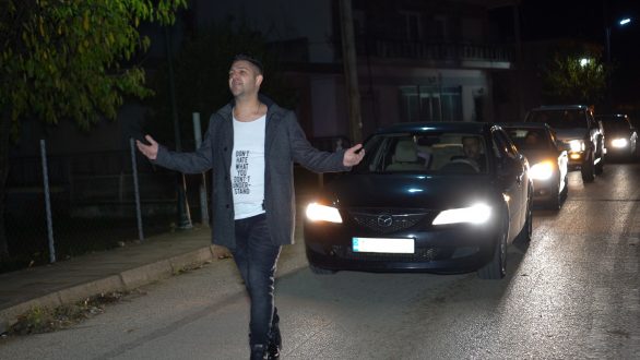 “Άντε γειά σου” μας λέει ο Σώτος Καράμπελας στο πρώτο του videoclip