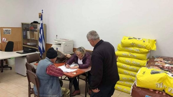 3,5 τόνοι ξηράς τροφής για σκύλους σε φιλόζωους της Αλεξανδρούπολης από τον Δήμο Αλεξανδρούπολης