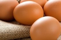 Γιατί δεν πρέπει να βάζουμε τα αυγά στην πόρτα του ψυγείου