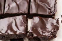 Λαχταριστά brownies χωρίς ζάχαρη και αλεύρι