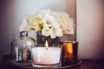 Πώς θα καθαρίσεις ένα γυάλινο βαζάκι από τα υπολείμματα κεριού