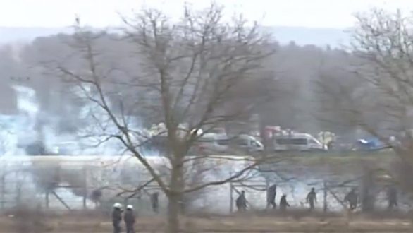 Νέα επεισόδια στα σύνορα – Πετούν χημικά στις ελληνικές δυνάμεις