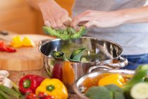 Κορονοϊός: Οδηγίες για τα τρόφιμα – Πρακτικές για μαγείρεμα