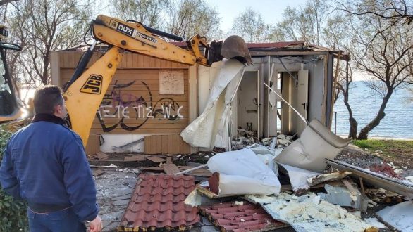 Αλεξανδρούπολη: Κατεδάφιση WC έναντι Τράπεζας της Ελλάδος