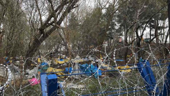 Καμένη γη άφησαν πίσω τους οι μετανάστες