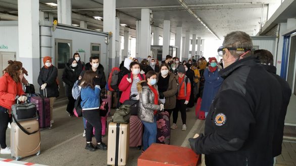 Τους πρώτους φοιτητές που επέστρεψαν από την Τουρκία υποδέχθηκε στη Ξάνθη ο Περιφερειάρχης ΑΜΘ