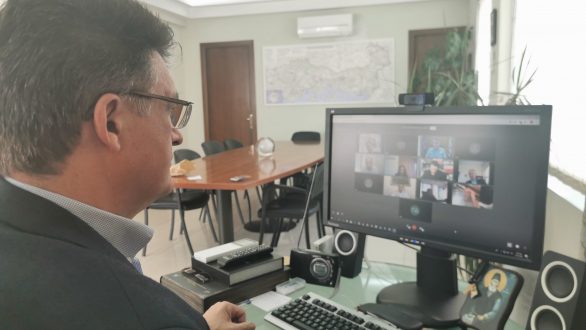 Τηλεδιάσκεψη Πέτροβιτς με εκπροσώπους συλλογικών φορέων για την σταδιακή άρση των μέτρων