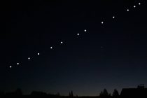 Δορυφόροι της «SpaceX» τα φωτεινά αντικείμενα που εθεάθησαν και στον ουρανό του Έβρου