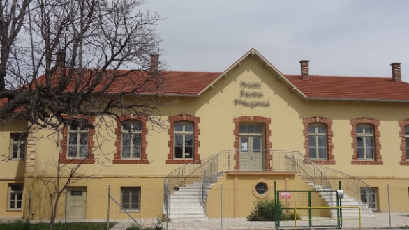 Αλεξανδρούπολη: Φωταγωγείται το “παλαιό παλαιό νοσοκομείο” για την Παγκόσμια Ημέρα Νοσηλευτών