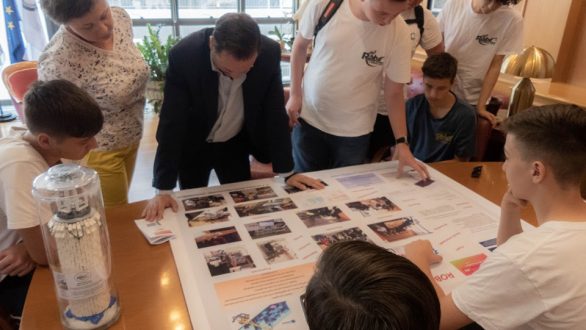 Η ομάδα ρομποτικής roboftiaxtes του 1ου Γυμνασίου στον Δήμαρχο Αλεξανδρούπολης