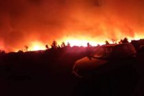 Συνεχίζονται οι προσπάθειες κατάσβεσης της μεγάλης πυρκαγιάς στην Νίψα