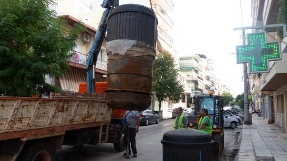 Αλεξανδρούπολη: Στην απομάκρυνση δύο ημιυπόγειων κάδων προχώρησε η δημοτική αρχή