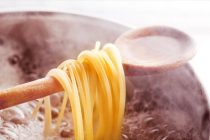 Το βασικό λάθος που κάνουμε με το βρασμένο νερό από τα μακαρόνια