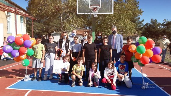 «Μαζί για το Παιδί»: Δωρεά γηπέδου, θερμοκηπίου και εξοπλισμού σε σχολεία του Δήμου Ορεστιάδας