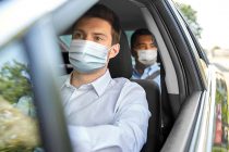 Πόσα άτομα επιτρέπονται σε ΜΜΜ, ταξί και αυτοκίνητο, πότε είναι υποχρεωτική η μάσκα