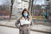 Η χρήση μάσκας μειώνει κατά 53% τις μολύνσεις Covid-19, δείχνει διεθνής έρευνα