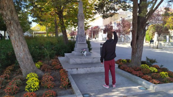 Λουλούδια κατέθεσε το ΚΚΕ και η ΚΝΕ Ορεστιάδας για την επέτειο του Πολυτεχνείου