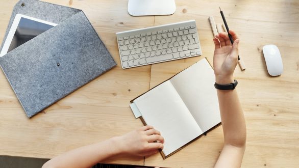 Με τηλεκπαίδευση ξεκίνησαν σήμερα γυμνάσια και λύκεια