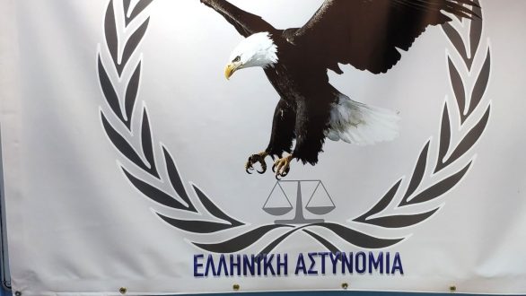 Σύλληψη αλλοδαπού για εμπορία όπλων και ναρκωτικών στο Φυλακτό – Κατασχέθηκαν 470 ναρκωτικά δισκία, 8 πιστόλια και 25 φυσίγγια