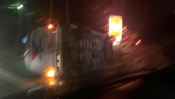 Αυτοκίνητο «πέταξε» από τον κάθετο άξονα στον παράδρομο