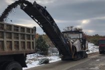 Υπογράφηκε η σύμβαση του έργου «Επείγουσες παρεμβάσεις για την Αποκατάσταση της βατότητας της Διαδημοτικής Οδού: Μικρό Δέρειο – Ρούσσα – Γονικό»