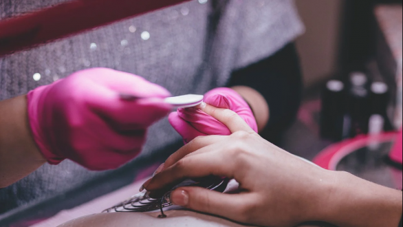 Ανοίγουν τις πόρτες τους καταστήματα μανικιούρ και πεντικιούρ – Πώς θα λειτουργούν