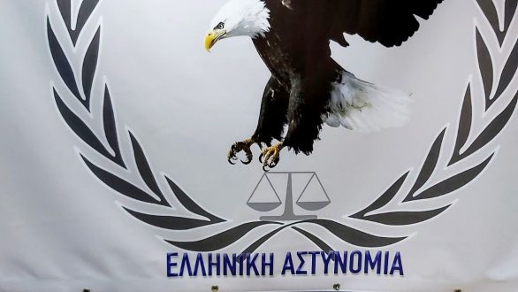 Συνελήφθη ένας αλλοδαπός για εμπορία όπλων και ναρκωτικών