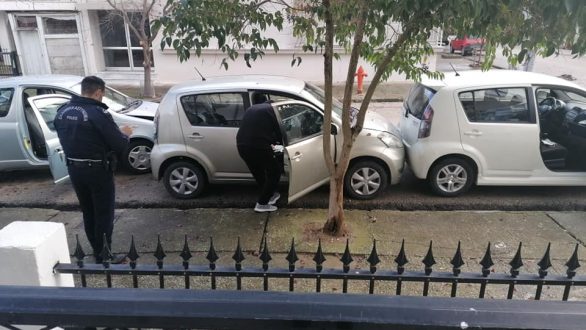 Ορεστιάδα: Αναζητείται οδηγός που προκάλεσε καραμπόλα και σοβαρές ζημιές σε σταθμευμένα οχήματα