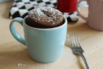 Πώς να φτιάξεις σοκολατένιο κέικ στην κούπα – Θέλει μόνο 2 λεπτά!