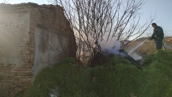 Μικρής έκτασης φωτιά σε αυλή στο Αμόριο