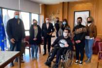 Μια λαμπάδα για τον Δήμαρχο Αλεξανδρούπολης από τα παιδιά του Ειδικού Γυμνασίου Αλεξανδρούπολης