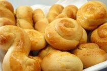 Πασχαλινά κουλουράκια με βανίλια και πορτοκάλι