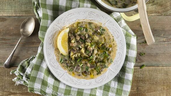 Παραδοσιακή μαγειρίτσα αυγολέμονο