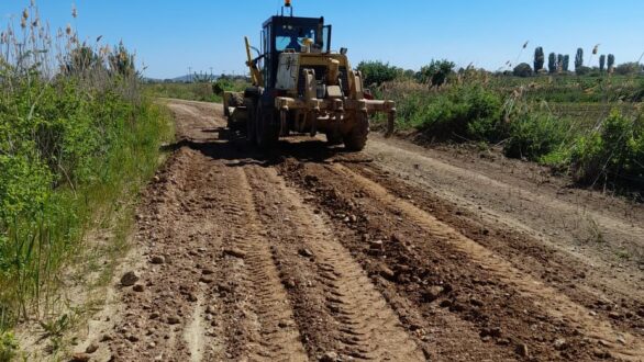 Συνεχίζονται οι παρεμβάσεις αγροτικής οδοποιίας στις Φέρες